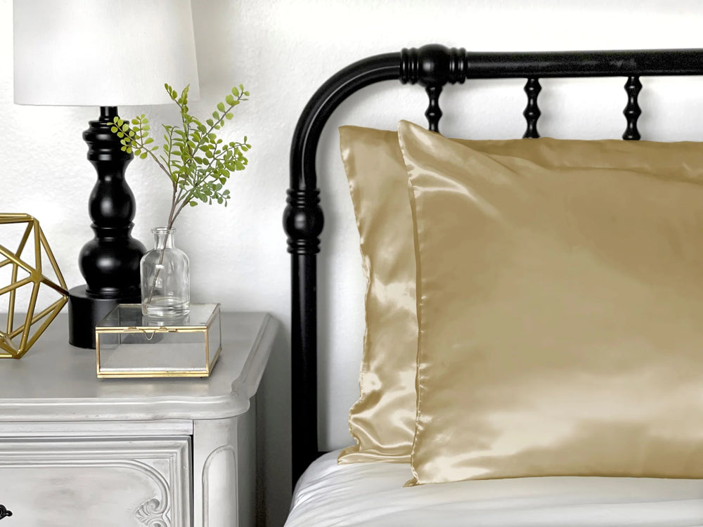 
                
                    Load image into Gallery viewer, Morning Glamour Satin Pillowcase - Solid Colour (various colours)
                
            